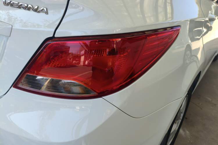 Used Hyundai Verna (older generation) 2016 1.4L Automatic Smart GLS Right Rear Taillight