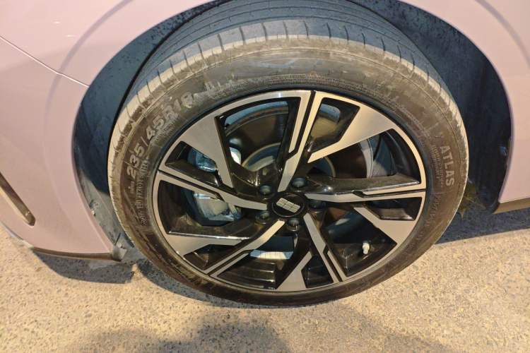 Used Geely Galaxy L6 2024 125km Creative Edition
