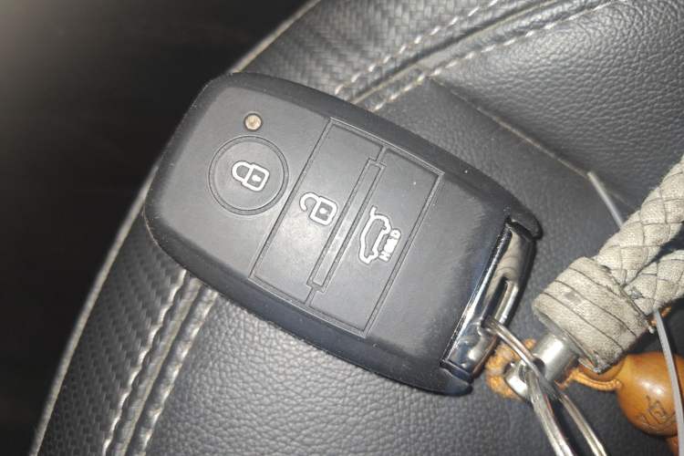 Used Kia Sportage R 2015 2.0L Automatic Two-Wheel Drive DLX Model Vehicle Key