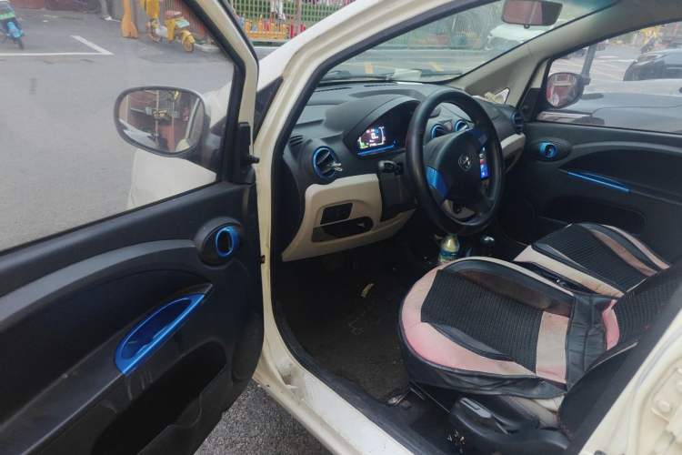 Used JMEV E200L 2016 E200 Standard Model
