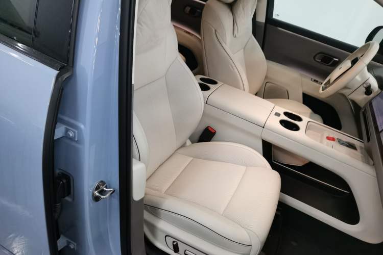 Used Li Auto i8 2025 Model Standard Version Right Front Seat