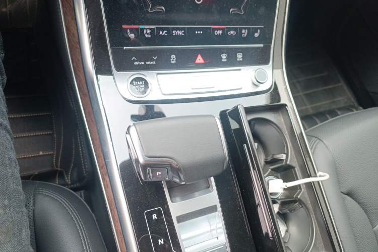 Used Audi Q7 2023 55 TFSI quattro S line Sport Edition Gear Lever