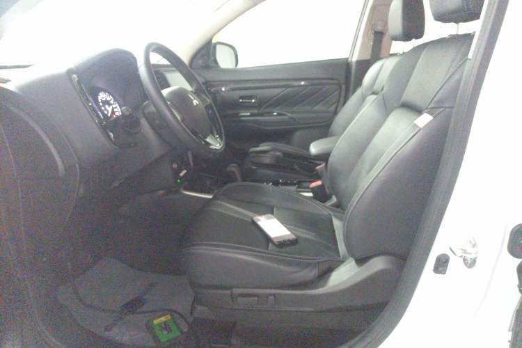 Used Mitsubishi Outlander 2019 2.0L Two-Wheel Drive Comfort Edition 5 Seats China VI Standard