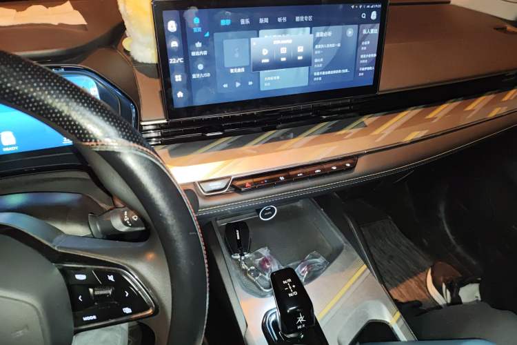 Used Geely Auto Emgrand L HiP 2022 1.5TD-DHT Pro 100KM Super Clean
