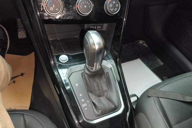 Used Volkswagen T-ROC 2021 280TSI DSG Two-Wheel Drive Comfort Connect Edition