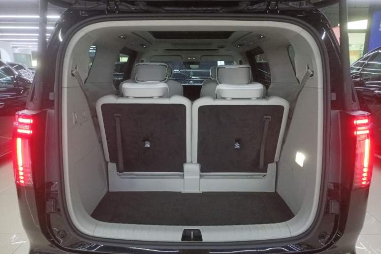 Used Volvo EM90 2025 Ultra Six-Seater
