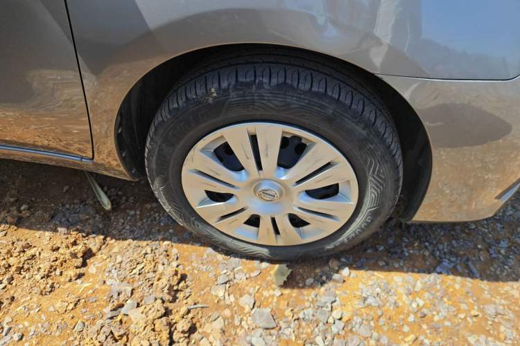 Used Nissan Livina 2013 1.6XE CVT Comfort Edition Right Front Wheel Hub