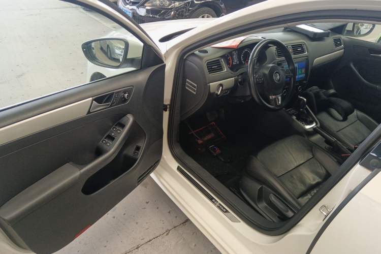 Used Volkswagen Sagitar 2014 Revised Version 1.4TSI Automatic Luxury Edition