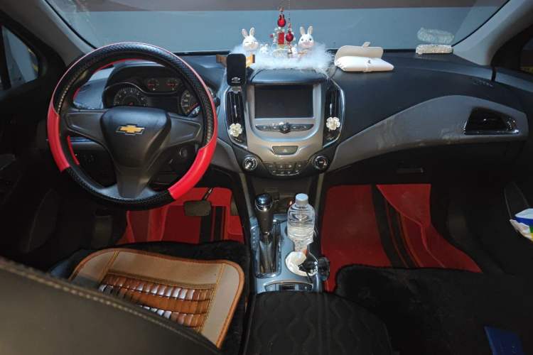 Used Chevrolet Cruze 2018 Revised Version 320 Automatic Pioneer Edition Center Console