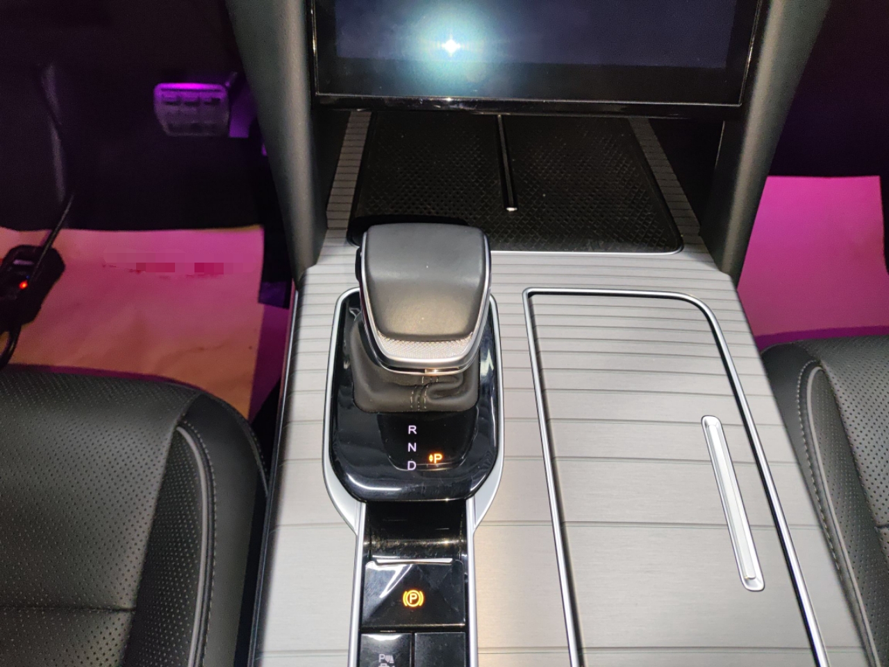 Hongqi HS7 PHEV 2024 2.0T PHEV Four-Wheel Drive Flagship Edition 6 Seats — снимка 16