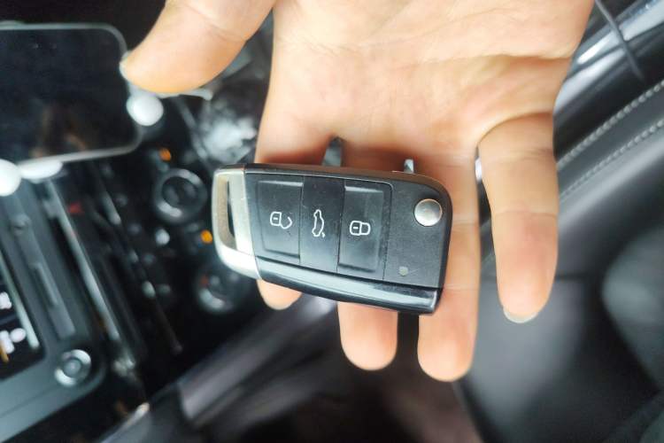 Used Volkswagen Passat 2017 330TSI DSG Luxury Edition
