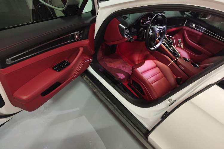 Used Porsche Panamera 2023 Facelifted Panamera 2.9T Platinum Edition Driver Seat