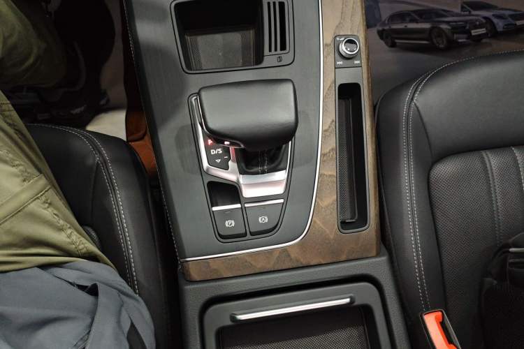 Used Audi Q5L 2022 45T Luxury Elegant Model
