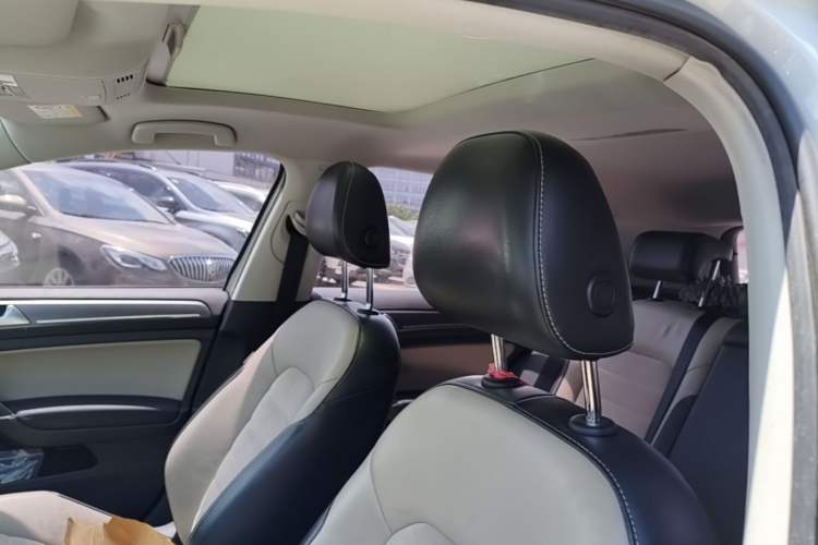 Used Volkswagen Golf 2017 230TSI Automatic Luxury Million-Vehicle Commemorative Edition
