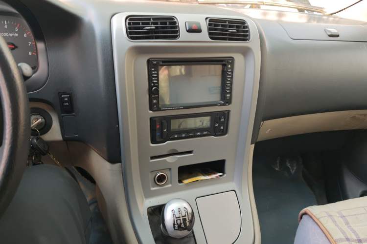 Used Jinbei Grace 2013 2.0L Zhi Ling Standard Version 11-Seater National Games Commemorative Edition Euro 5 10-Seater