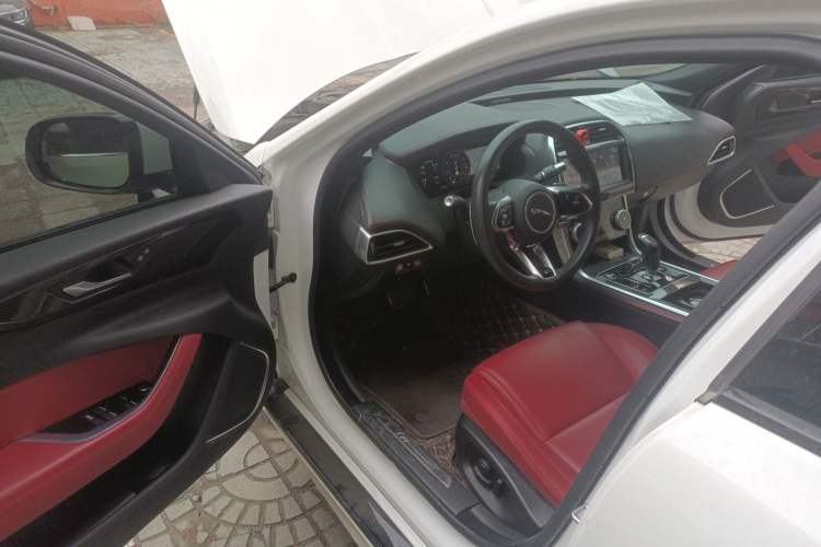 Used Jaguar XEL 2021 2.0T 250 PS Black Edition Sport Version Driver Seat