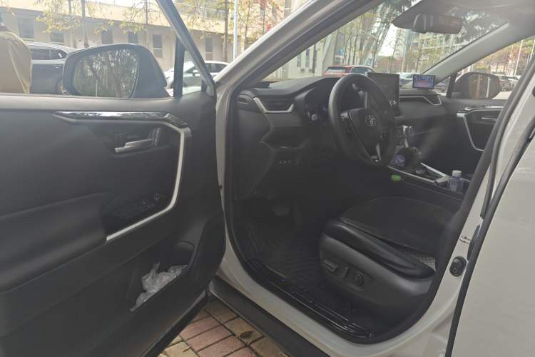 Used Toyota RAV4 2021 Revised Version Dual-Motor Hybrid 2.5L E-CVT Two-Wheel Drive Elite Edition
