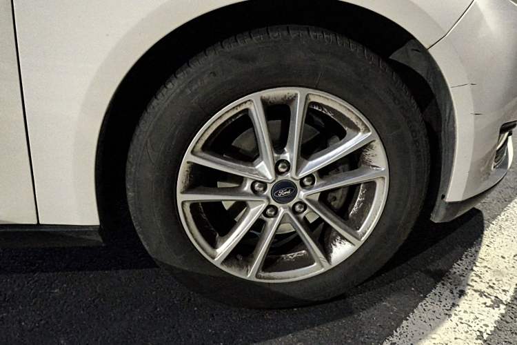 Used Ford Focus 2015 Sedan 1.6L Automatic Trend Model Right Front Wheel Hub