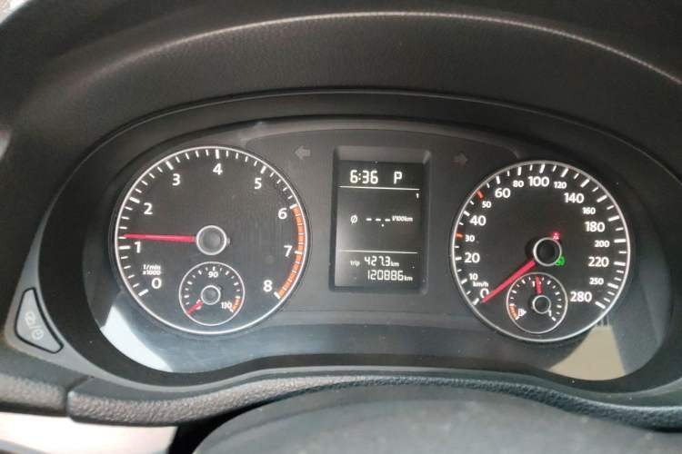 Used Volkswagen Passat 2013 1.8TSI DSG Prestige Edition Odometer Close Up