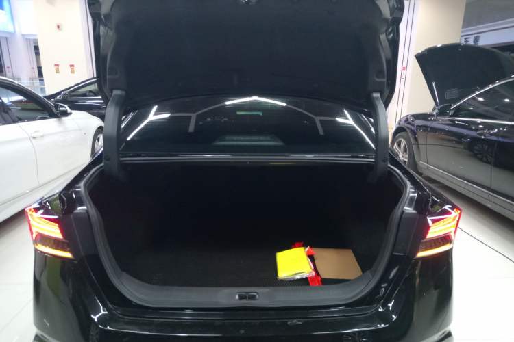 Used Nissan Teana 2024 2.0L SV Black Gold Edition