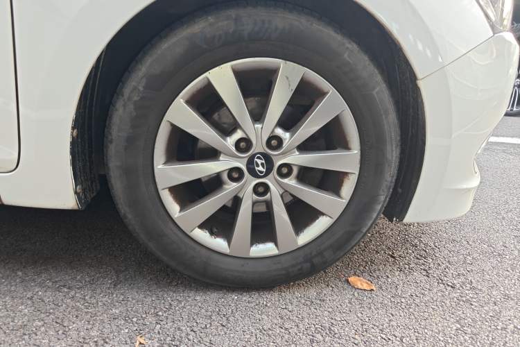 Used Hyundai Mistra 2014 1.8L Automatic Smart GLS Right Front Wheel Hub