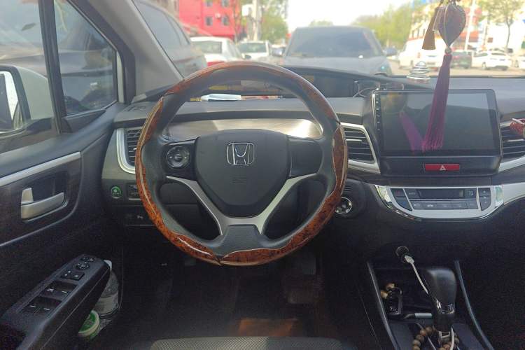 Used Honda Jade 2017 1.8L automatic Comfort version 5 seats
