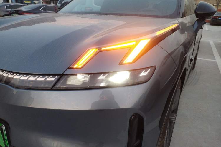 Used Lynk & Co 08 EM-P 2025 245km Ultra-Long Range Halo
