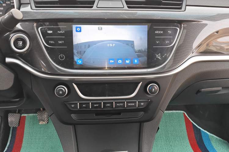 Used Geely Auto Emgrand 2017 Sedan Million Edition 1.5L Manual - Upward Version Audio And AC Panel