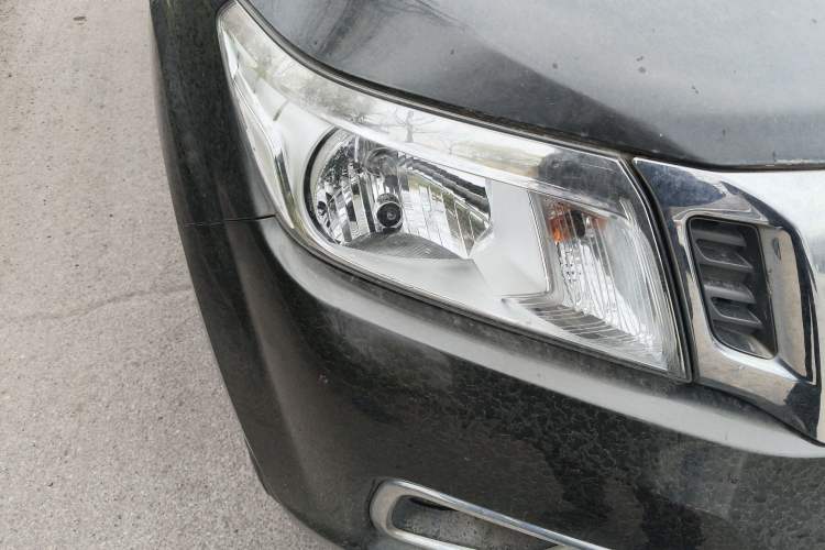 Used Nissan Navara 2017 2.5L Manual Two-Wheel Drive Luxury Edition QR25
