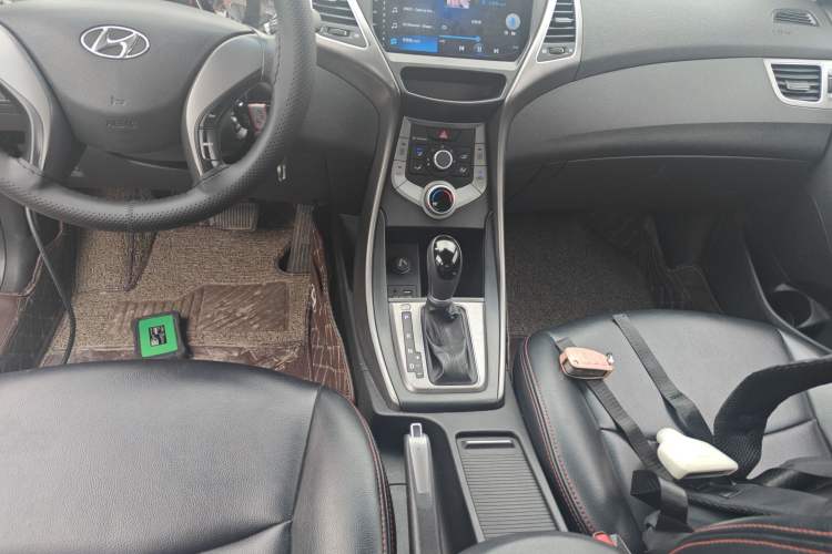 Used Hyundai Elantra (5th Generation / Langdong) 2016 1.6L Automatic Smart Version
