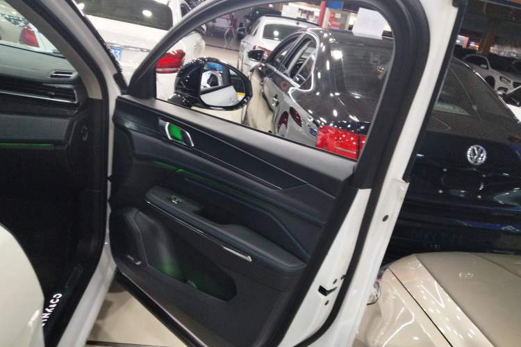 Used Lynk & Co 05 2020 2.0TD Two-Wheel Drive Shine Halo