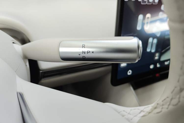 Used Hima Luxeed S7 2025 785 km Ultra Gear Lever