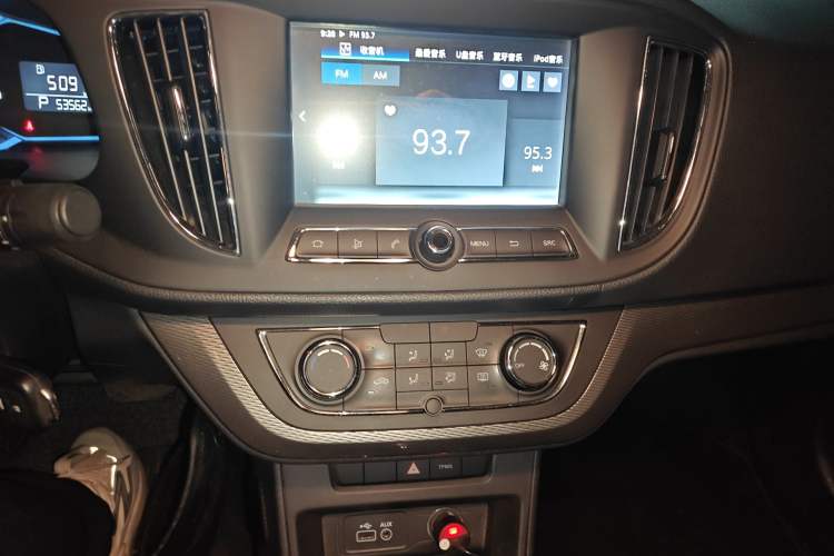 Used Roewe 360 2015 1.5L Automatic Luxury Edition Audio And AC Panel