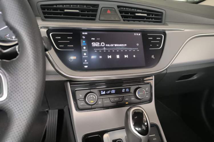 Used Geely Auto Emgrand GL 2018 1.4T DCT Prestige Smart Connectivity Version Audio And AC Panel