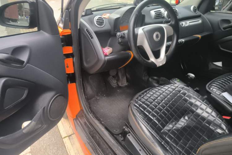 Used smart fortwo 2011 1.0 MHD Convertible Orange Edition Driver Seat
