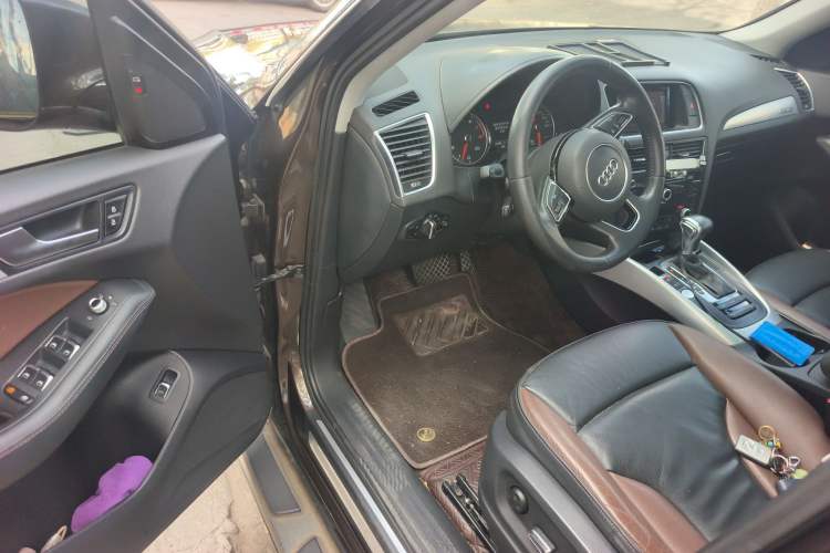 Used Audi Q5 2018 Collector's Edition 40 TFSI Technology Model
