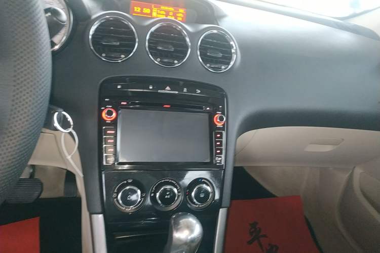 Used Peugeot 408 2013 2.0L Automatic Comfort Edition Audio And AC Panel