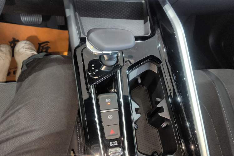 Used Geely Auto Preface 2025 Dongfang Yao 2.0TD Jin Chao Edition Gear Lever