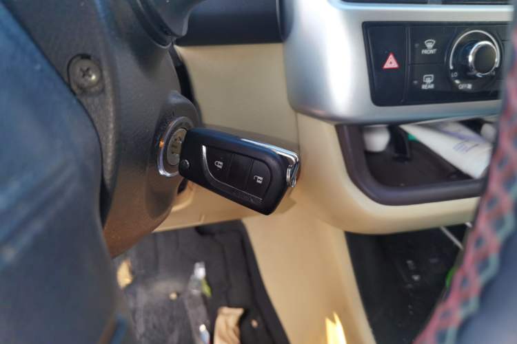 Used Toyota Highlander 2018 2.0T Two-Wheel Drive Elite Edition 7 Seats Emission Standard China V Vehicle Key