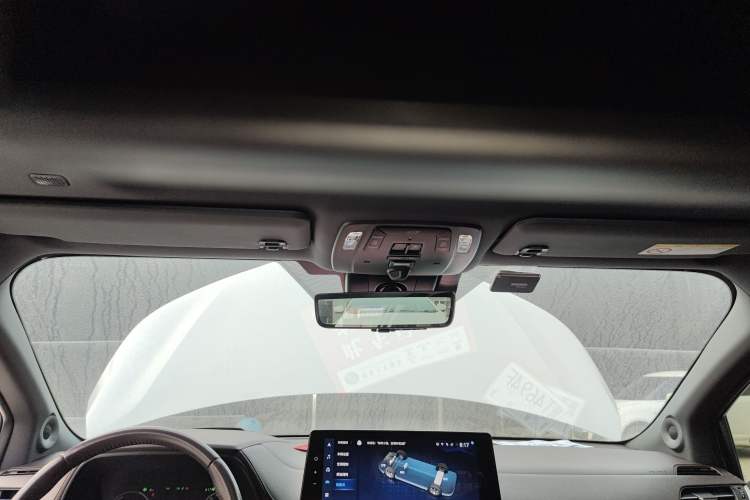 Used Toyota Sienna 2023 2.5L Hybrid Platinum Edition