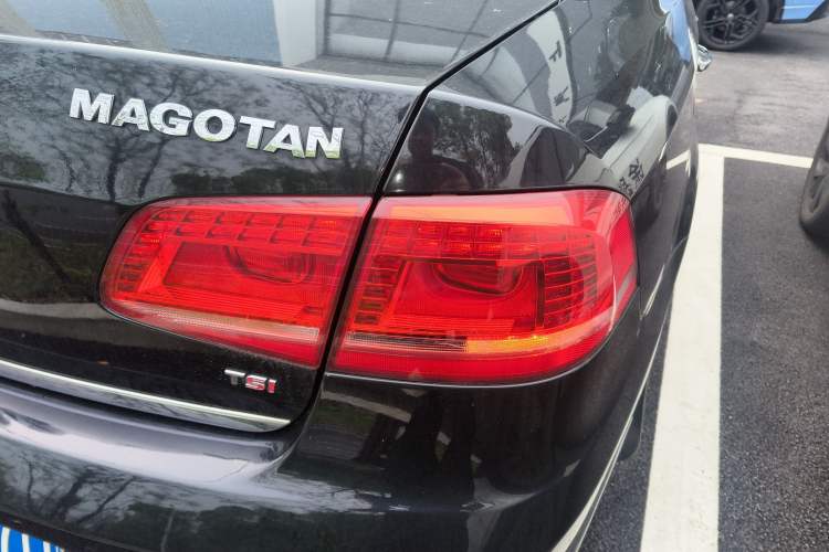 Used Volkswagen Magotan 2013 1.8TSI Luxury Model Right Rear Taillight