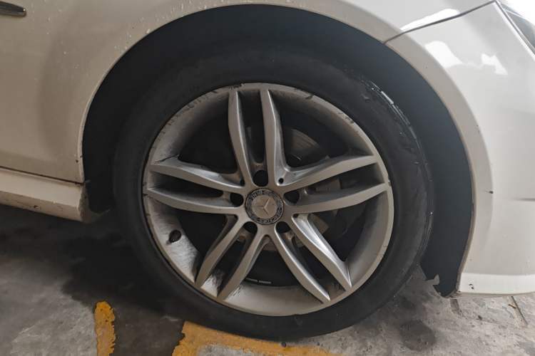 Used Mercedes-Benz C-Class 2013 C 180 Classic Grand Edition Right Front Wheel Hub