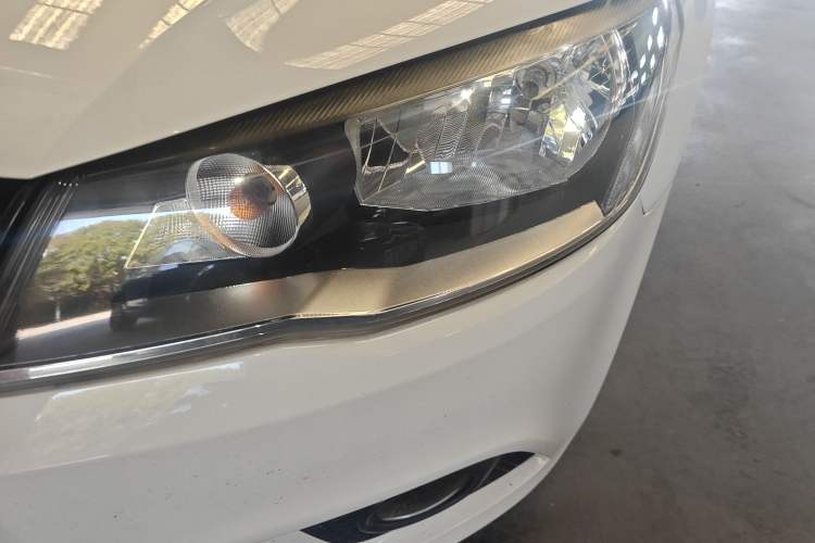 Used Volkswagen Jetta 2015 1.6L Automatic Comfort Model Left Front Headlight