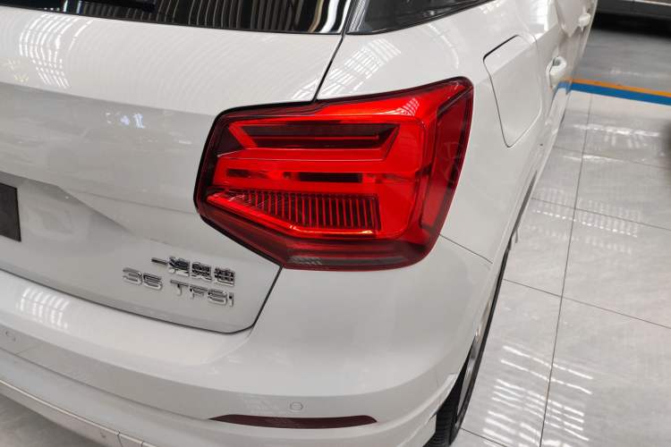 Used Audi Q2L 2018 35 TFSI Fashion Elegant Version China V Right Rear Taillight