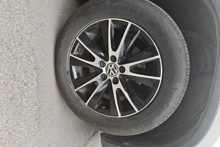 Used Volkswagen Tiguan 2016 300TSI Automatic All-Wheel Drive Luxury Edition Right Front Wheel Hub