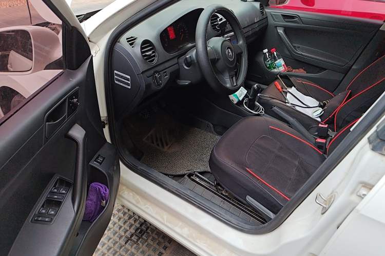 Used Volkswagen Jetta 2015 Value Edition 1.6L Manual Fashionable Style Driver Seat