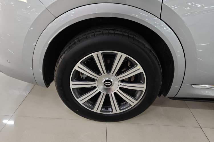 Used Hima AITO M8 2025 Extended-Range Max+ Version 53.4 kWh 6-Seater Edition
