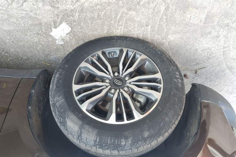 Used Geely Auto Vision X6 2016 1.8L Manual Luxury Model
