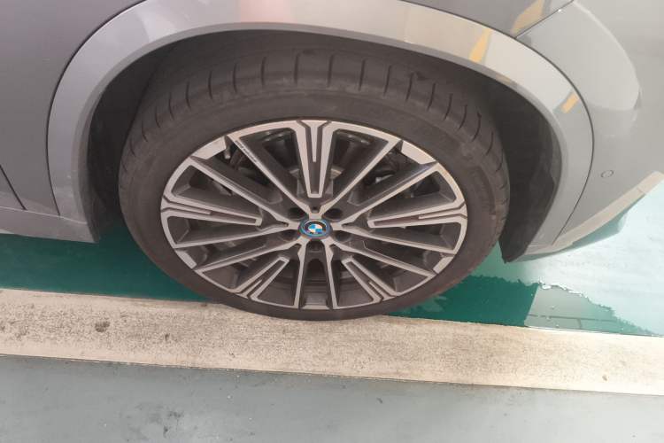 Used BMW iX1 2023 xDrive30L M Sport Package Right Front Wheel Hub
