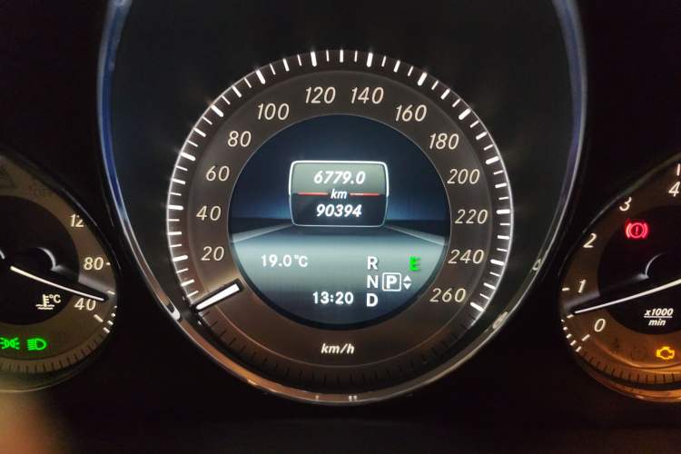 Used Mercedes-Benz GLK-Class 2013 GLK 300 4MATIC Dynamic Sunroof Model